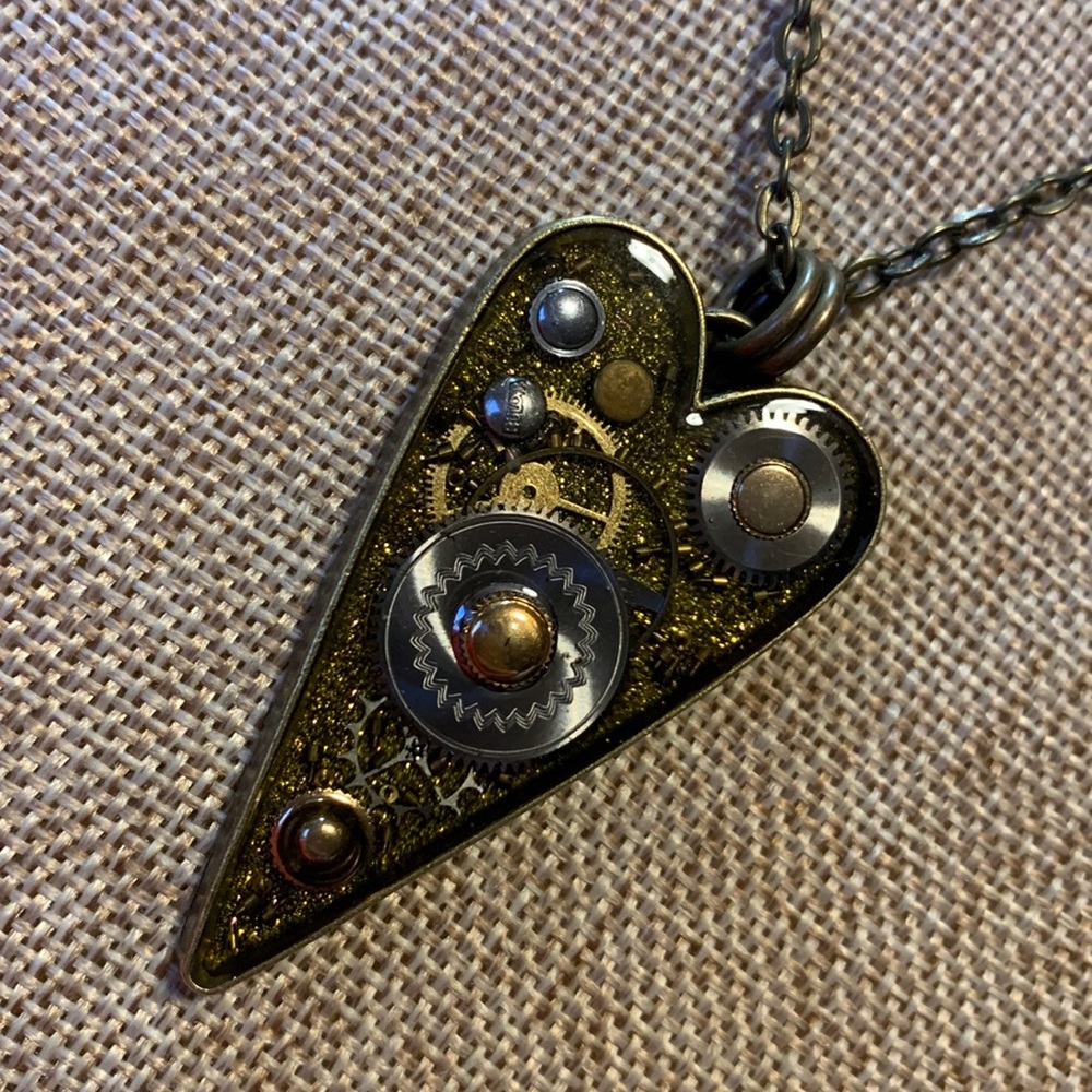 Heart Vintage Gears Necklace New - Picture 3 of 7